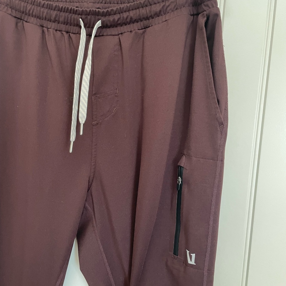 Vuori performance pant jogger plum purple color men’s size large - Picture 2 of 6